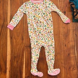 Magnetic me pjs 9-12 months footies food